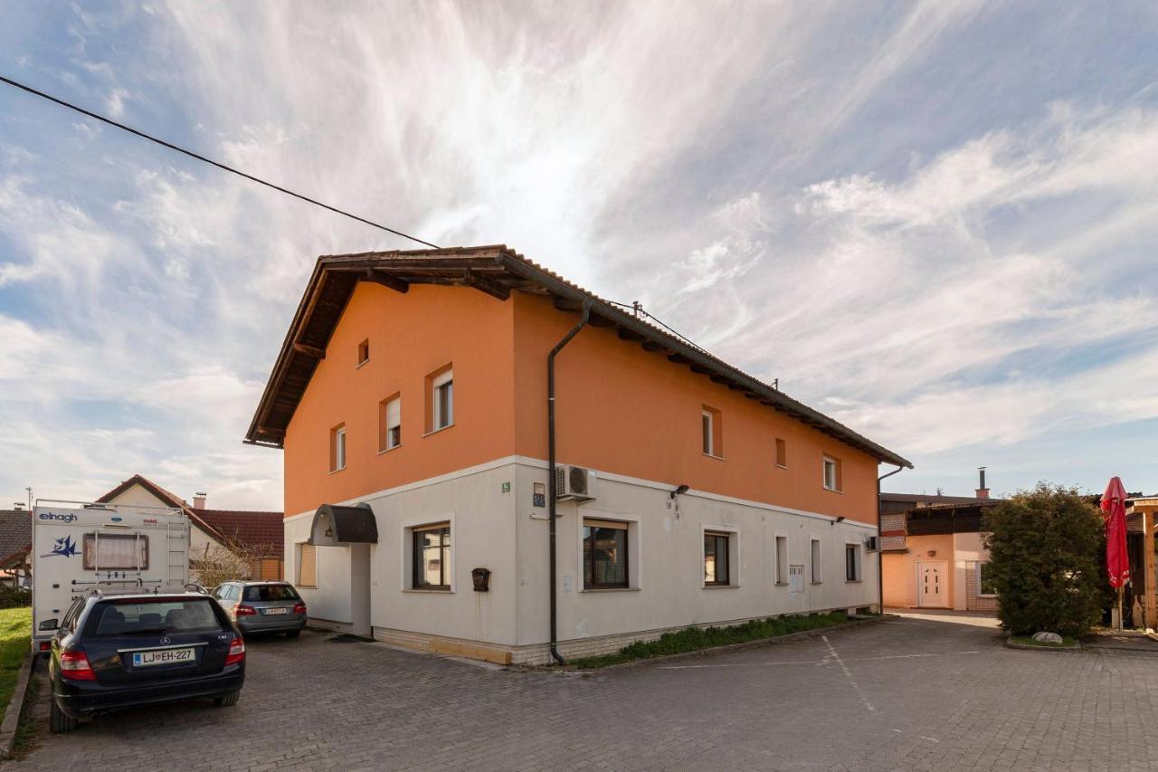 Apartments Keber Любляна Екстериор снимка